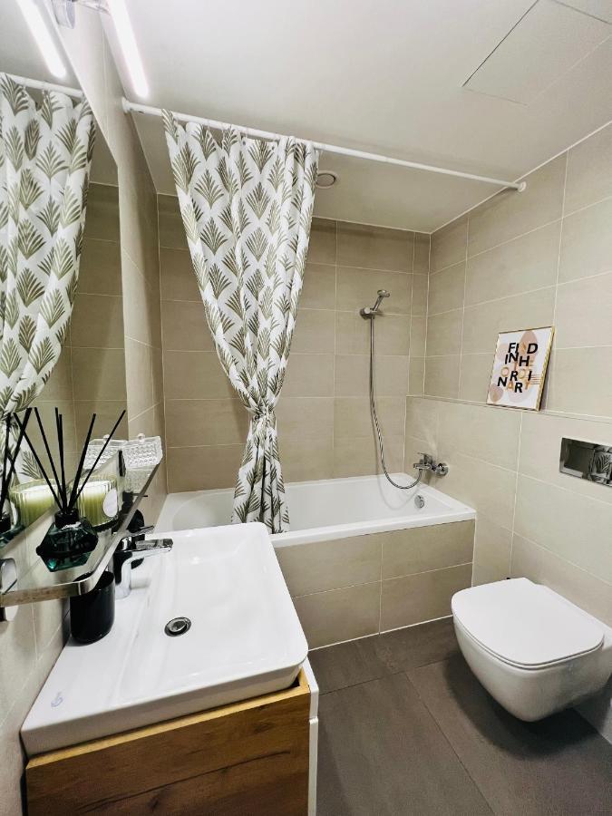 Apartamento White Pearl With Parking In Holesovice